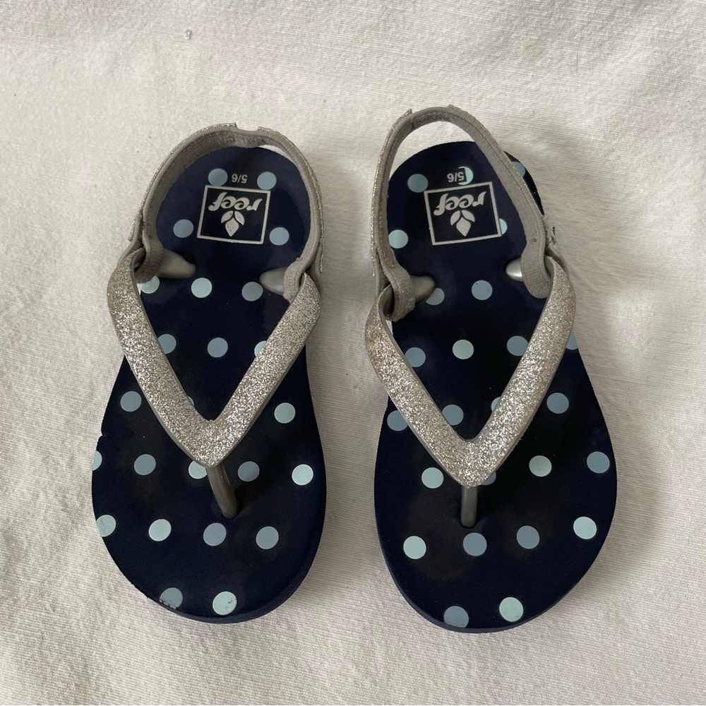 Reef sandals  blue & white polka dot with silver sparkly straps baby size 5/6